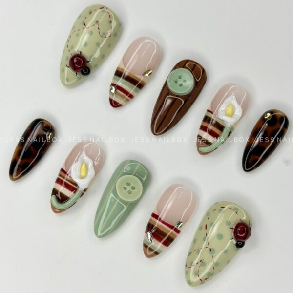 Woodland Calla press-on nails by Jess Nailbox