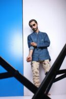Áo sơ mi nam denim — Anosh Ghazi / Unsplash