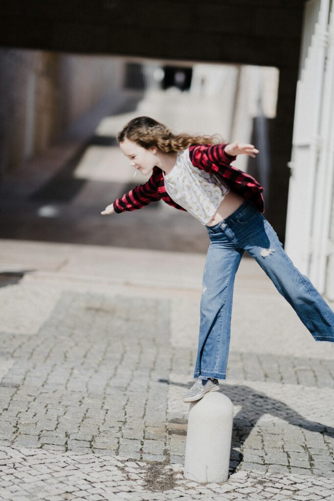 Quần jeans trẻ em ống rộng