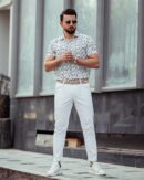 Áo sơ mi nam họa tiết; ảnh minh họa bởi Mohamad Khosravi / Unsplash